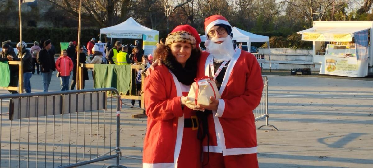 un incontro di babbi natale